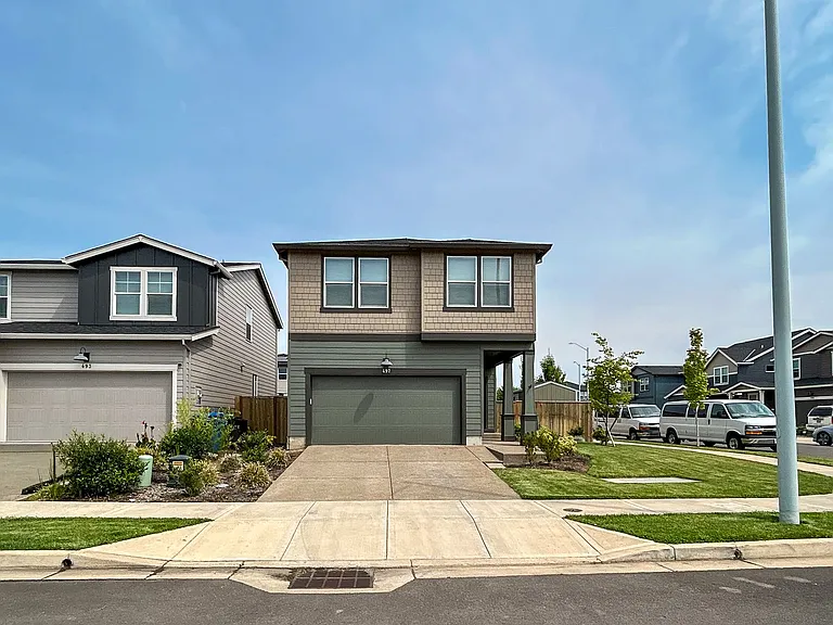 497 Himalaya St NE — Photo 2