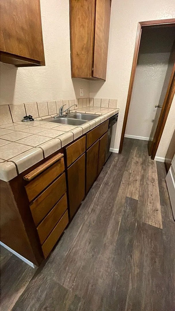 2 Bed, 1.5 Bathroom Apartment — Photo 4
