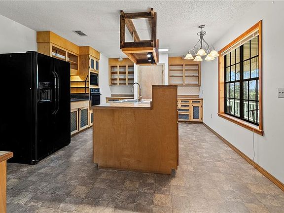 3rd image of 16096 N Yates Rd