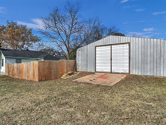 3rd image of 1814 Clark Dr