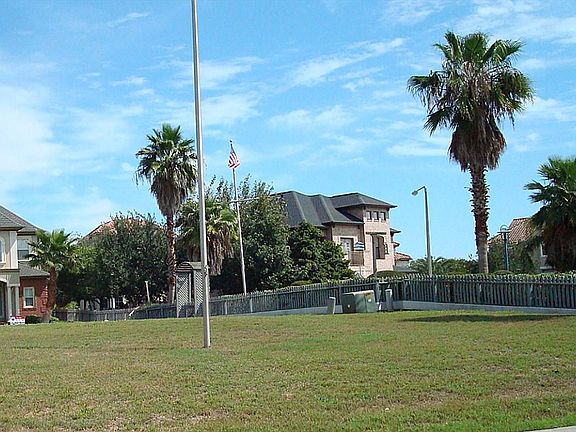 2nd image of 1402 Oceanside Ln