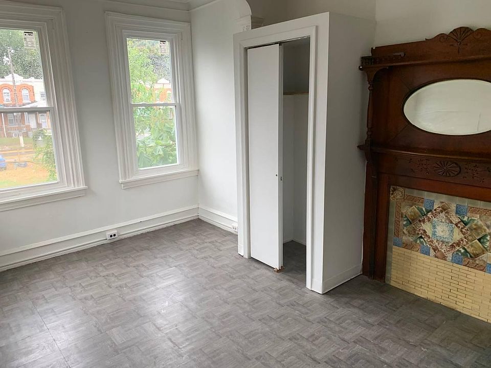 2nd image of 3261 N Park Ave