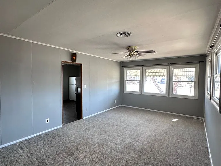 2450 3rd Ave — Photo 2