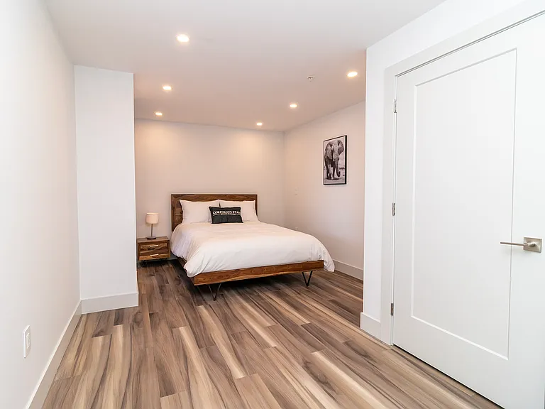 5515 Clyde St — Photo 41