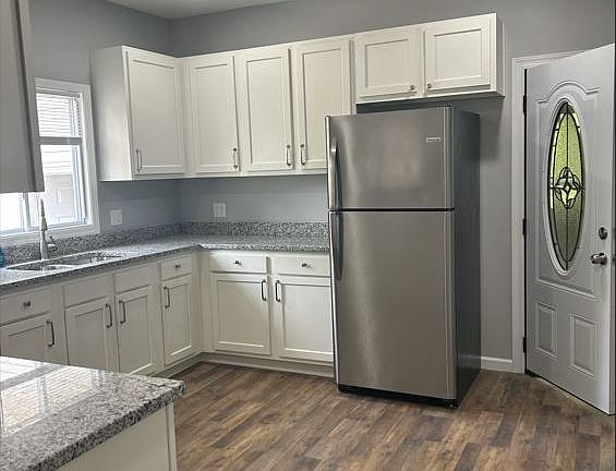5th image of 408 S Barry St