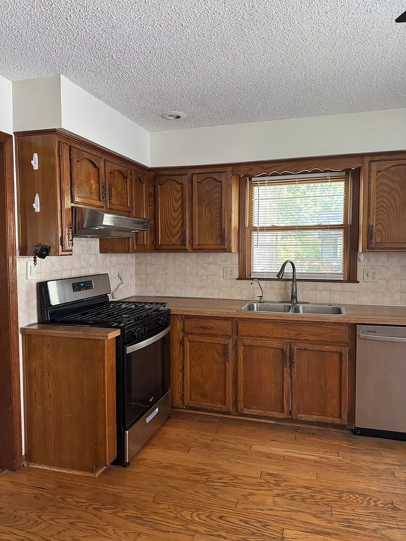 3 Bed | 3 Bath | 2 Car Garage Home in Blue Springs — Photo 3