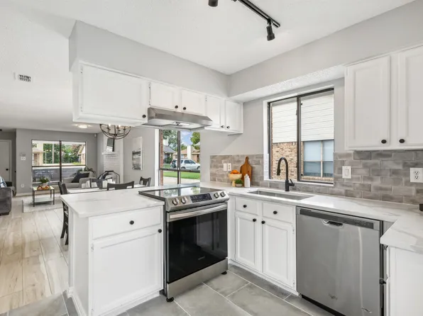 5714 Cancun Dr, North Richland Hills, TX 76180