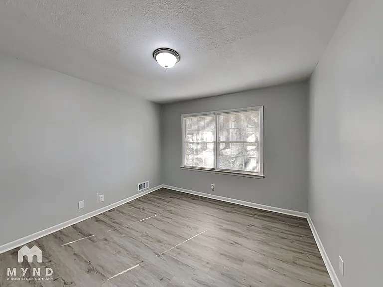 1290 Maple St SE — Photo 12