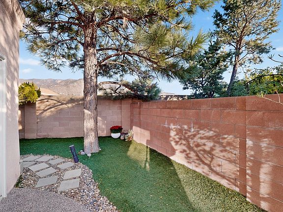 3rd image of 4904 Skyline View Ct NE