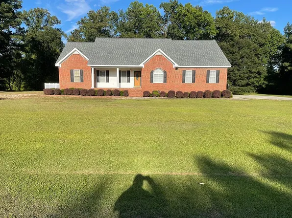 402 Briarwood Rd, Warsaw, NC 28398