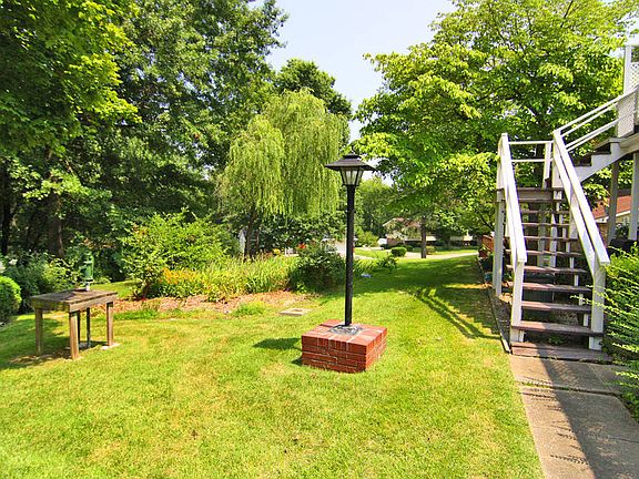 4th image of 3112 Laurel Ln