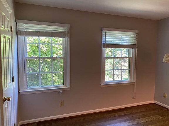 Corner unit with a lot of greenery outside