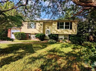 7 Orange Tree Ln, Liverpool, NY 13090