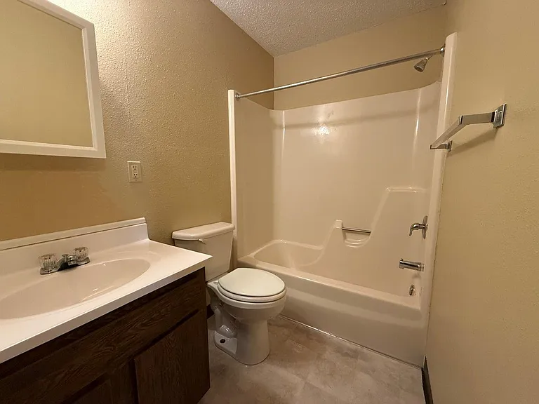 Salem Apartments — Photo 20