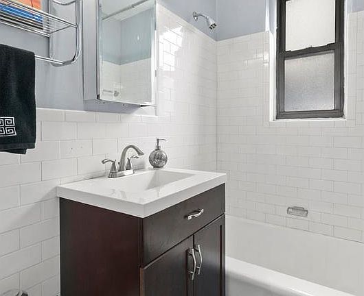 5th image of 229 E 28th St APT 2F