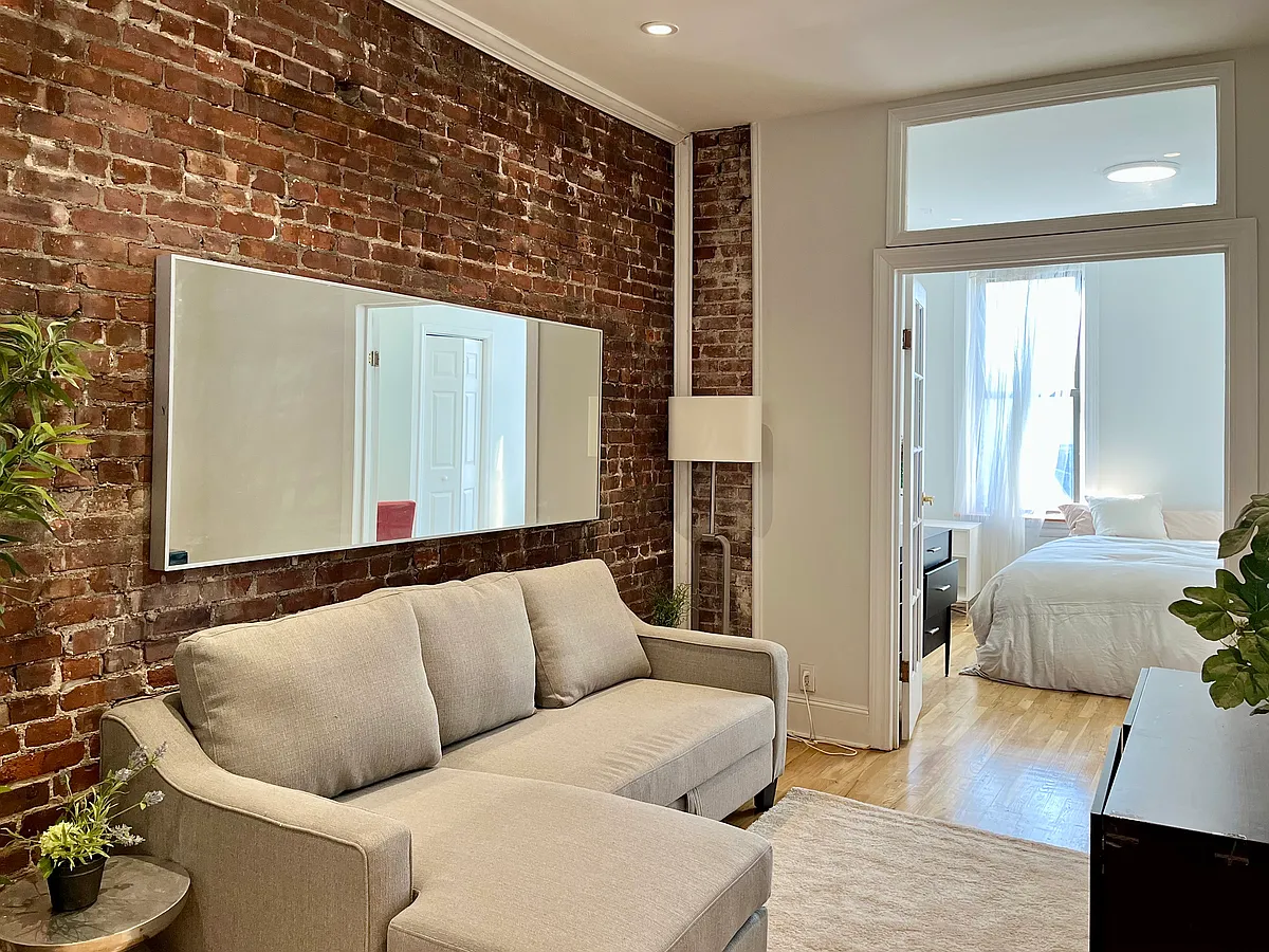 Building Photo - 116 Clinton St #8
