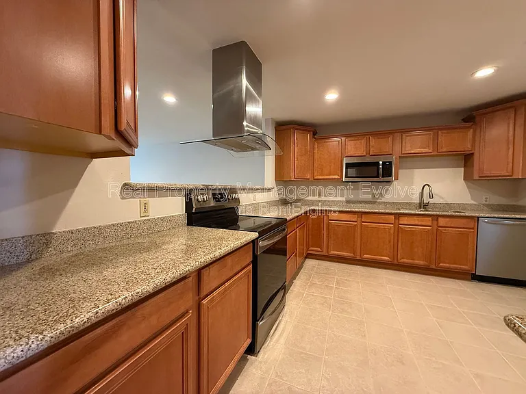 4849 E Lake Point Cir — Photo 4