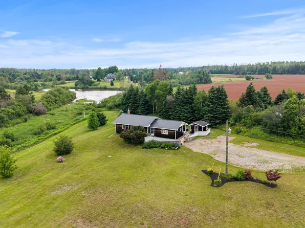 2482 Winsloe Rd, Charlotte Parish, PE C1E 2Z4