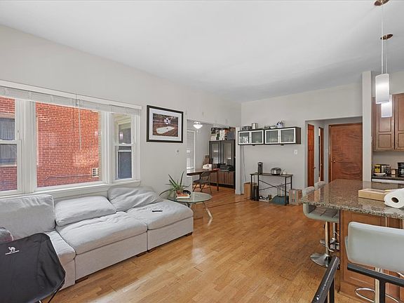 2nd image of 429 W Wellington Ave APT 1A