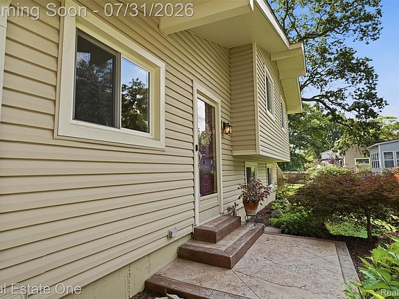 5th image of 2975 West St