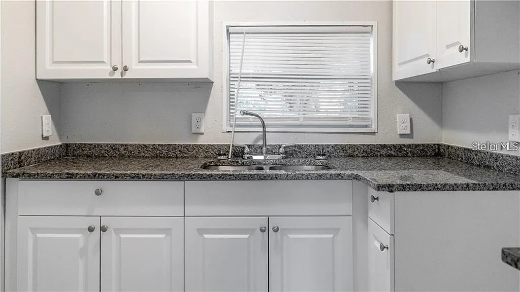 2 bed, 1.0 bath, 930 sqft, $1,150 — Photo 3