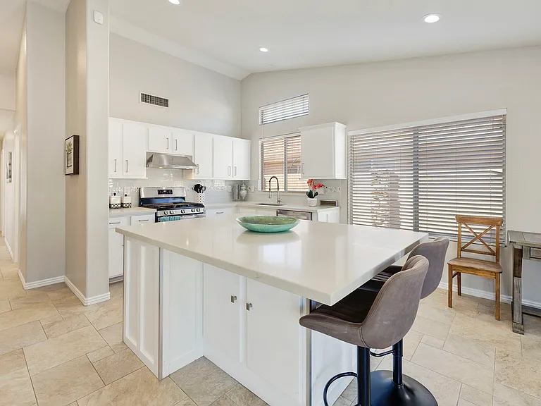 842 W Cooley Dr — Photo 13