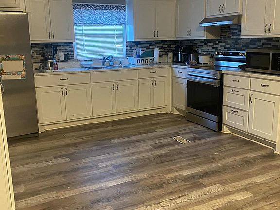 4th image of 285 Sorrel Ct