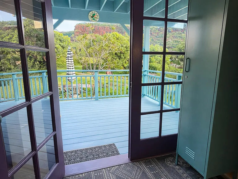 Menehune Rd — Photo 16