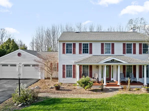 12 Mountain Brook Dr, Vestal, NY 13850