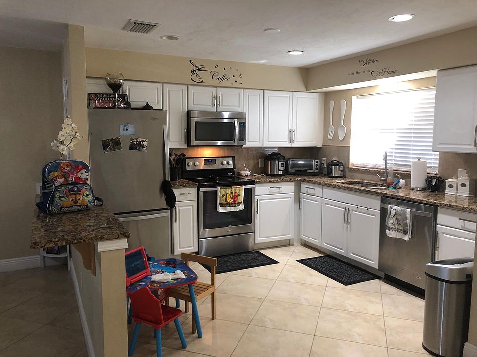 1st image of 1206 SE 8th Pl APT A