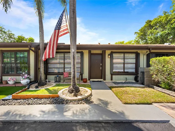 10311 Laurel Ct, Pembroke Pines, FL 33026