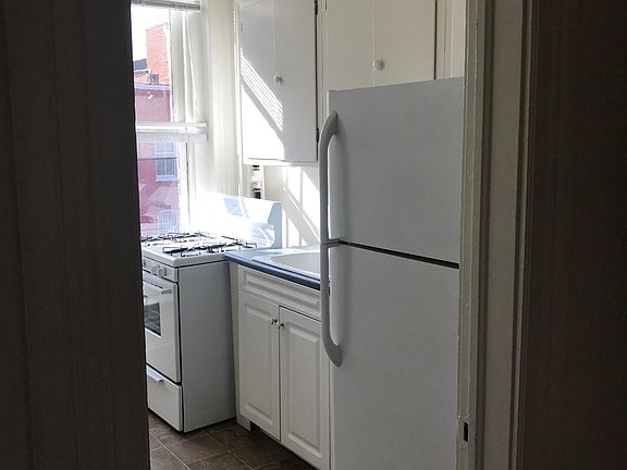 2nd image of 911 Prince St APT 3