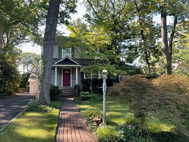 84 Valley View Ave — Photo 1