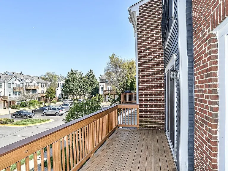 Exterior Balcony Right