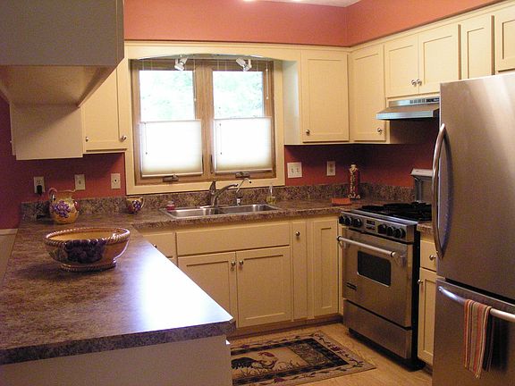 Updated gourmet kitchen with top end stainless appliances, enameled cabinetry 