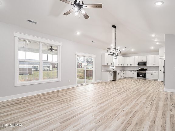 3rd image of 107 Blatina Dr