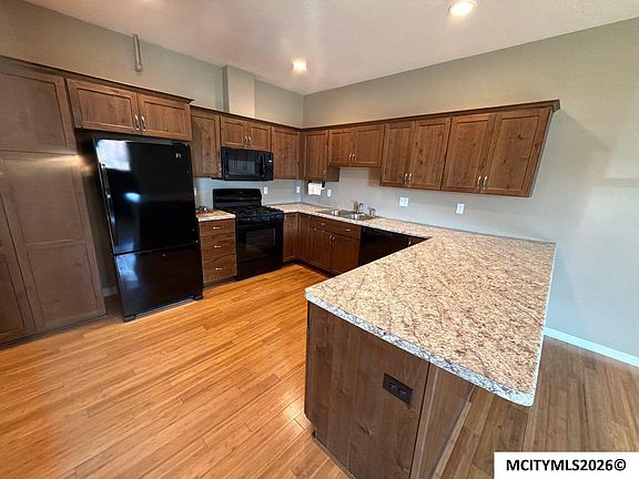 2nd image of 410 4th St SW