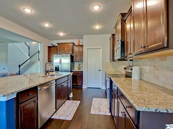 4th image of 3014 Greenway Cir SE