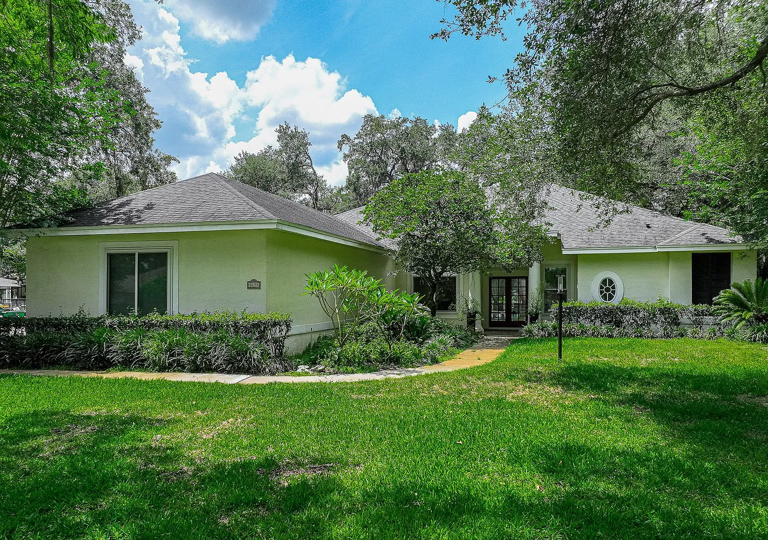 Beautiful 3/3 Pool Home in Gated Community W/ Lake Access — Photo 1