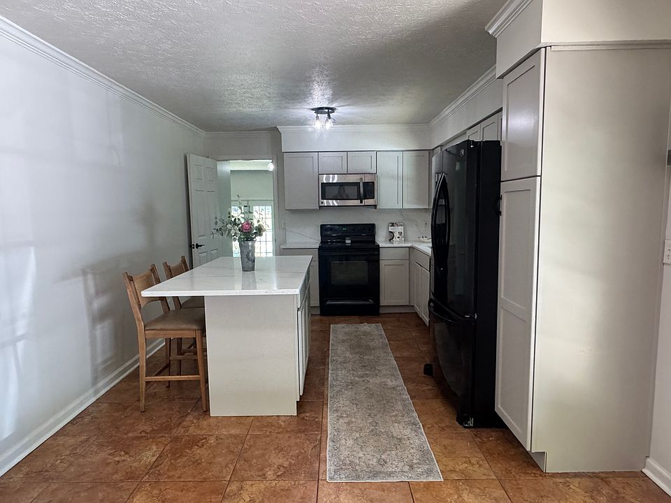 2nd image of 354 Castle Heights Rd