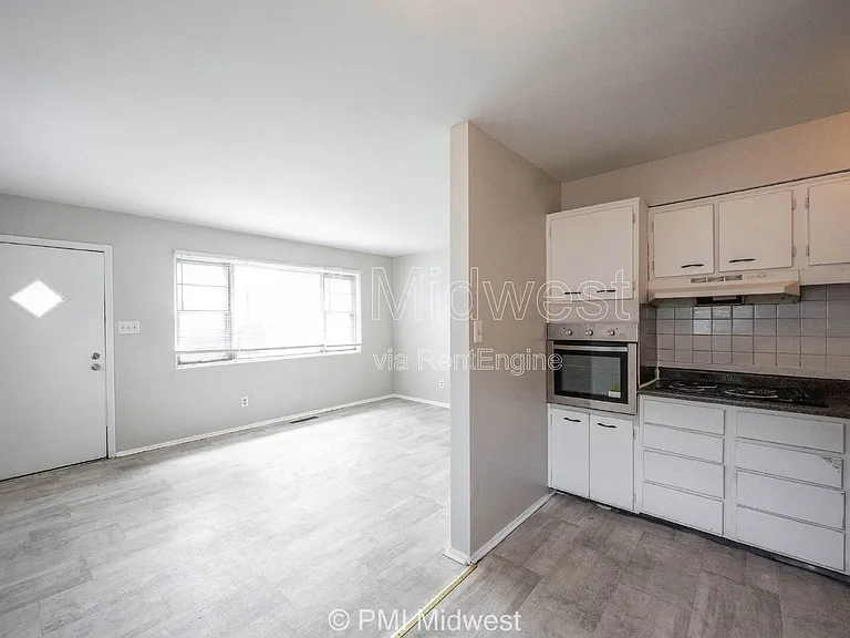 5820 Grandview Dr — Photo 7