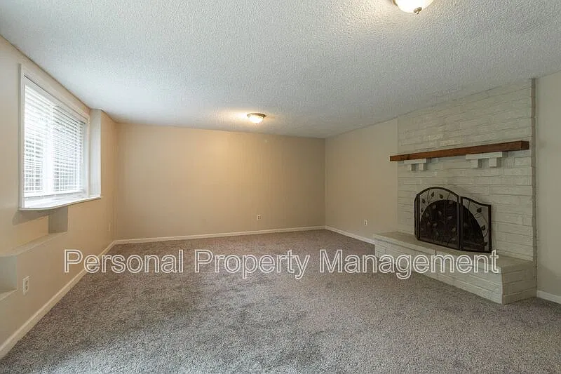 2 bed, 1.0 bath, 1264 sqft, $1,595 — Photo 4