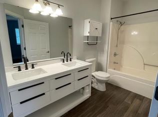 453 N 1st Ave, Iowa City, IA 52245