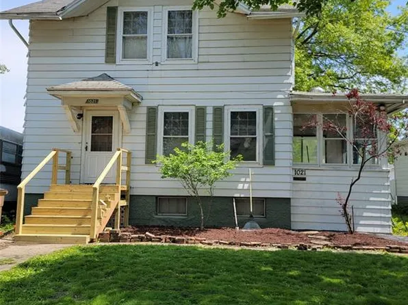 1021 N Charles St, Carlinville, IL 62626