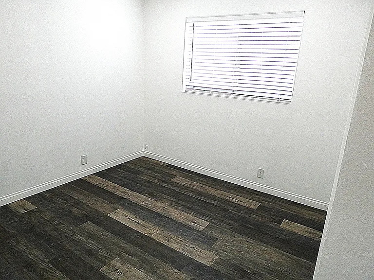 669 N Grand Ave #4 — Photo 10