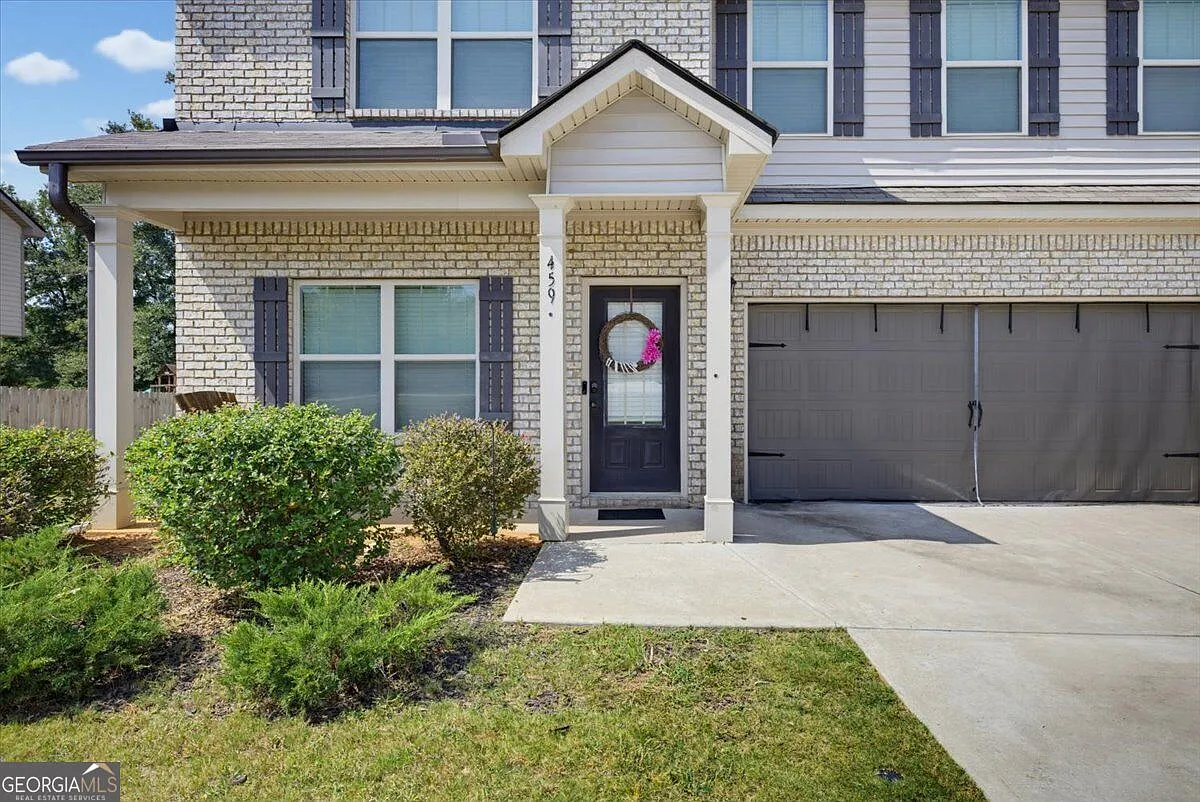 4 bed, 2.5 bath, 2253 sqft, $2,200 — Photo 4