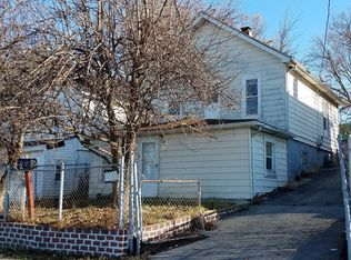 215 N Lincoln Ave, Aurora, IL 60505