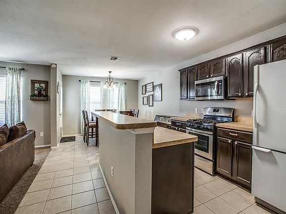4th image of 9821 Tanglebrush Dr