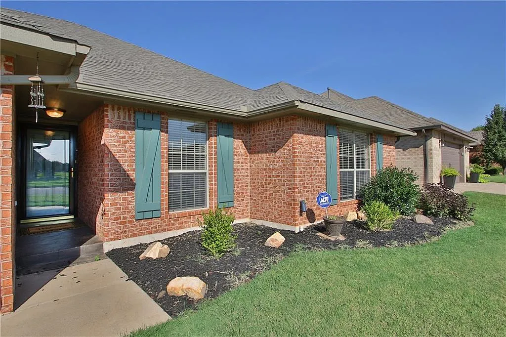 17033 Autumnwood Dr — Photo 3