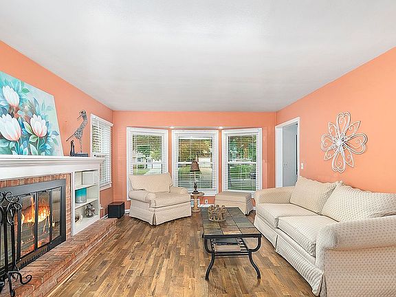 4th image of 1515 Cornell Dr SE